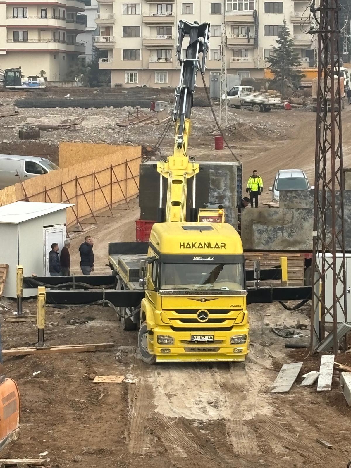 HAKANLAR VİNÇ – Malatya’da profesyonel vinç kiralama hizmeti, ağır tonaj, prefabrik ve çelik yapı projeleri için güvenli ve hızlı vinç çözümleri.