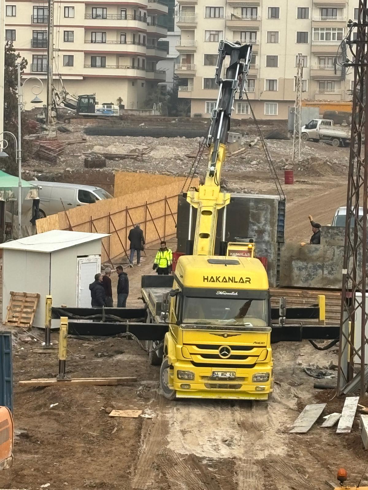 HAKANLAR VİNÇ – Malatya’da profesyonel vinç kiralama hizmeti, ağır tonaj, prefabrik ve çelik yapı projeleri için güvenli ve hızlı vinç çözümleri.